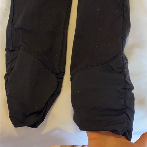 Lululemon black crops with pockets - Picture 5 of 6
